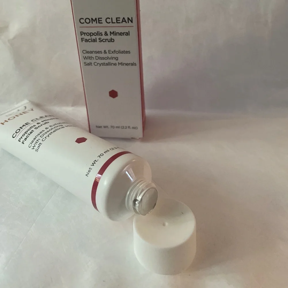 HEY HONEY Come Clean Propolis & Minerals Facial Scrub 2.2oz $29 CLEAN BEAUTY